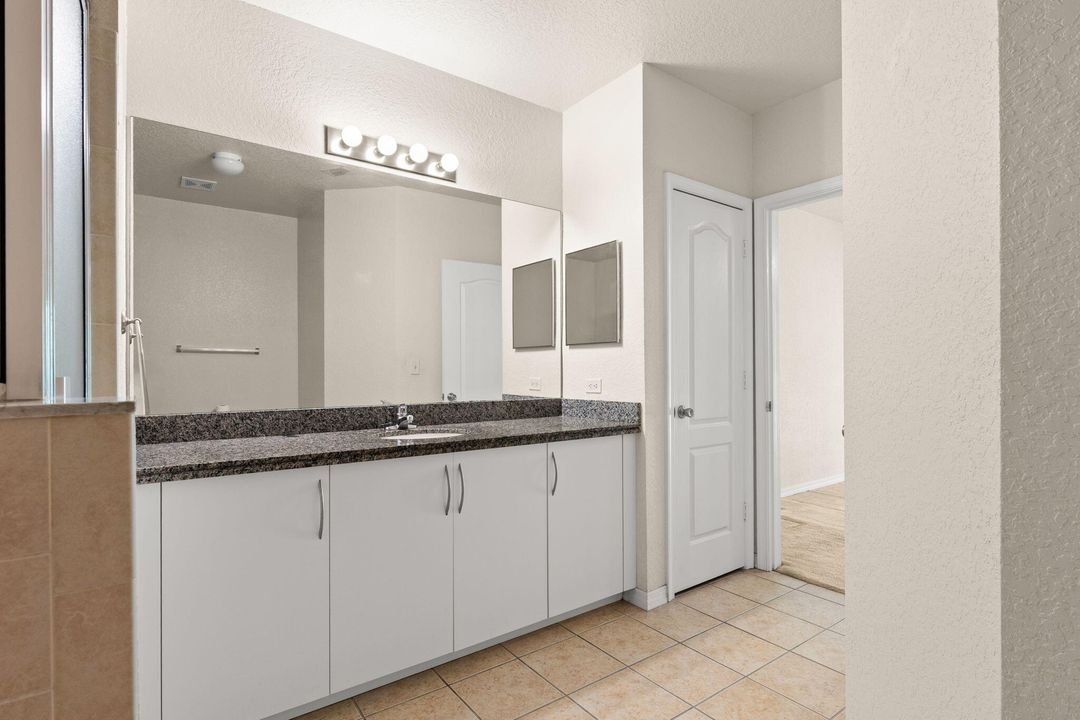 合同活跃: $199,900 (2 贝兹, 2 浴室, 1350 平方英尺)