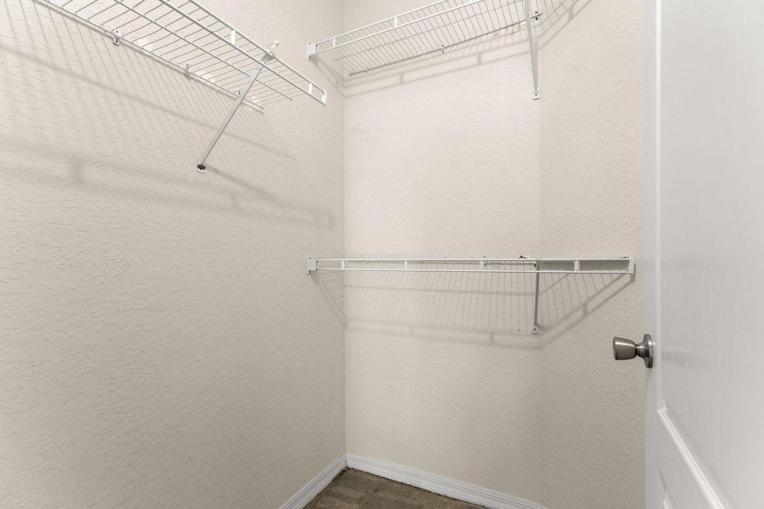 合同活跃: $199,900 (2 贝兹, 2 浴室, 1350 平方英尺)