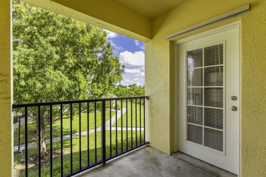 合同活跃: $199,900 (2 贝兹, 2 浴室, 1350 平方英尺)