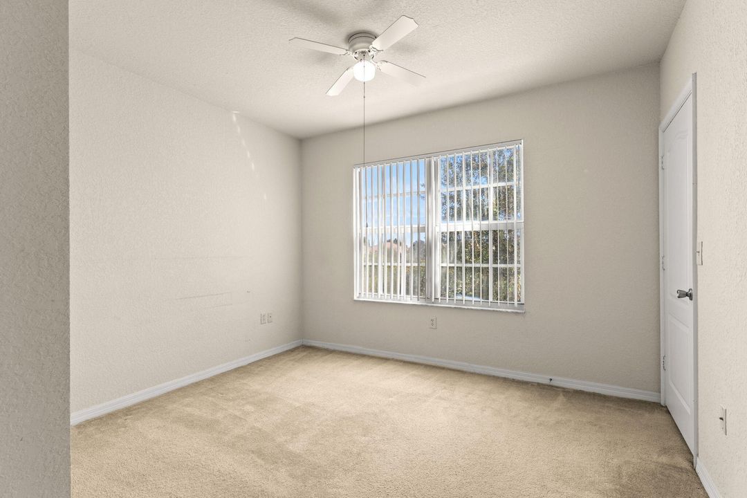 合同活跃: $199,900 (2 贝兹, 2 浴室, 1350 平方英尺)