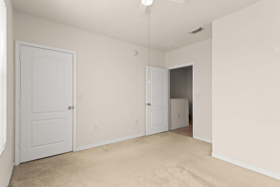 合同活跃: $199,900 (2 贝兹, 2 浴室, 1350 平方英尺)