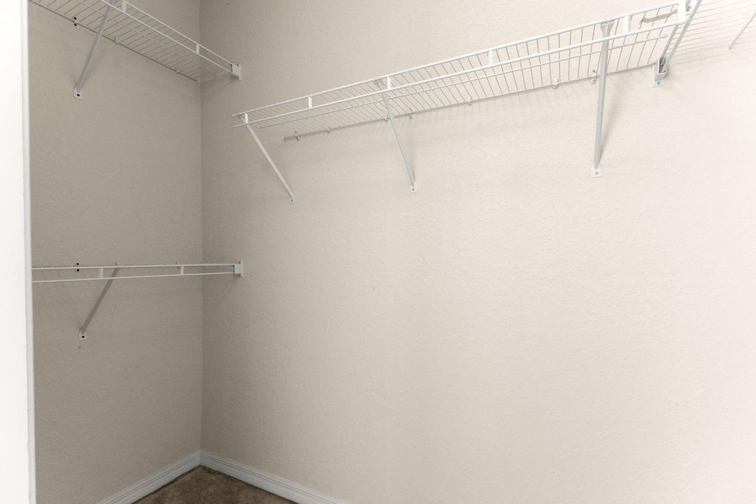 合同活跃: $199,900 (2 贝兹, 2 浴室, 1350 平方英尺)