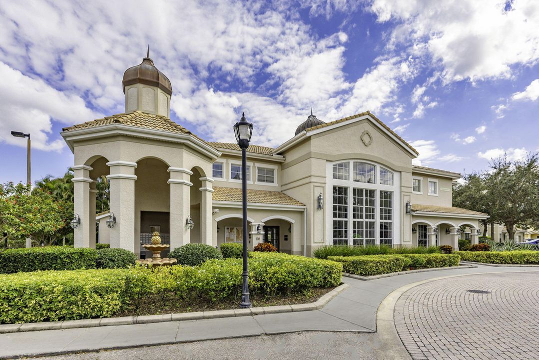 合同活跃: $199,900 (2 贝兹, 2 浴室, 1350 平方英尺)