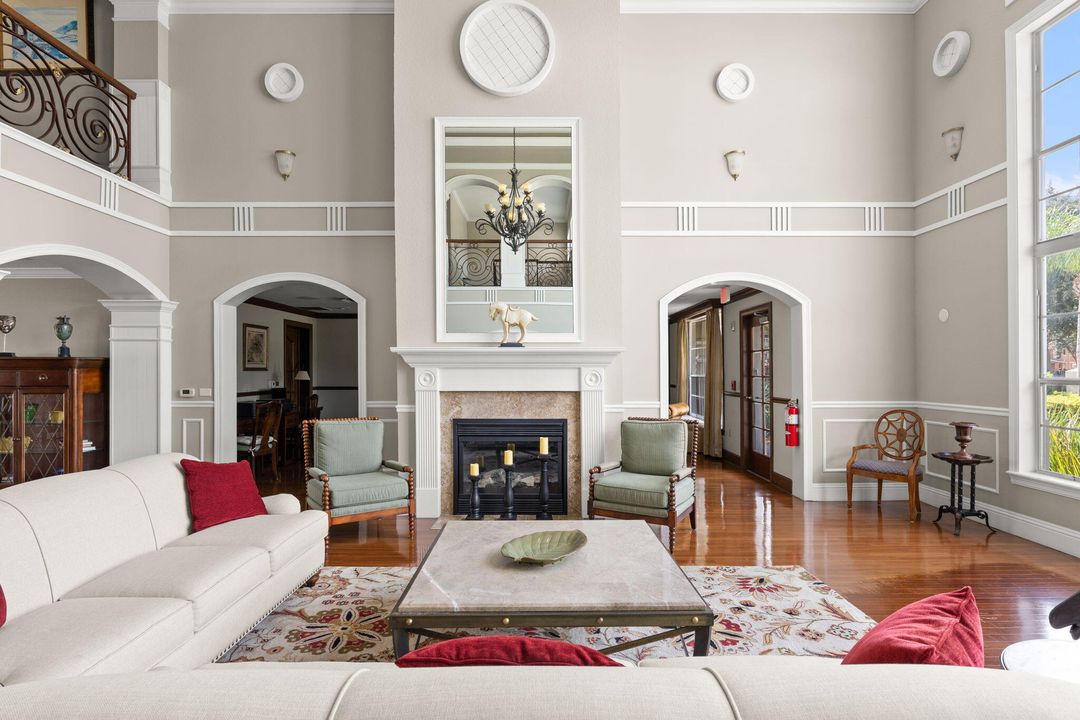 合同活跃: $199,900 (2 贝兹, 2 浴室, 1350 平方英尺)