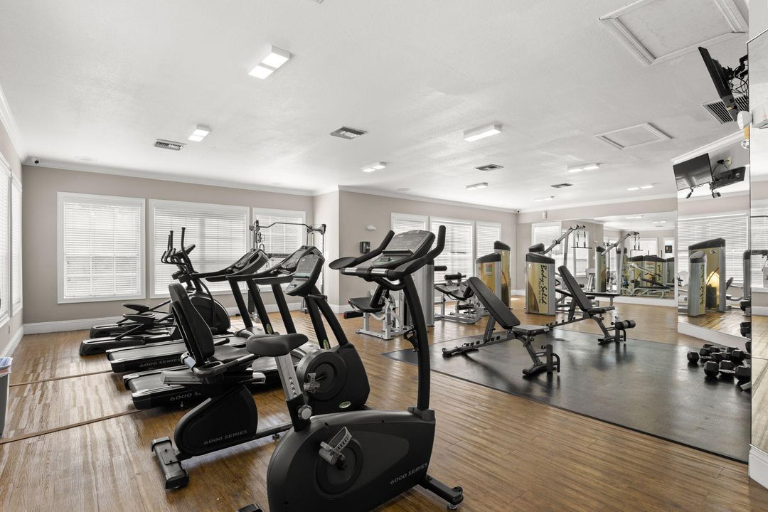 合同活跃: $199,900 (2 贝兹, 2 浴室, 1350 平方英尺)