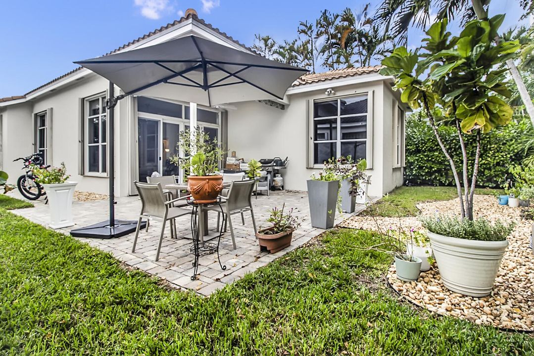 Под контрактом: $399,900 (3 спален, 2 ванн, 1950 Квадратных фут)