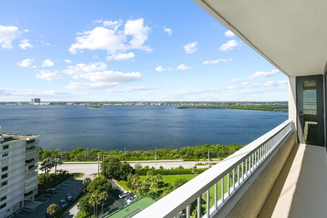 For Sale: $1,423,000 (2 beds, 2 baths, 1435 Square Feet)