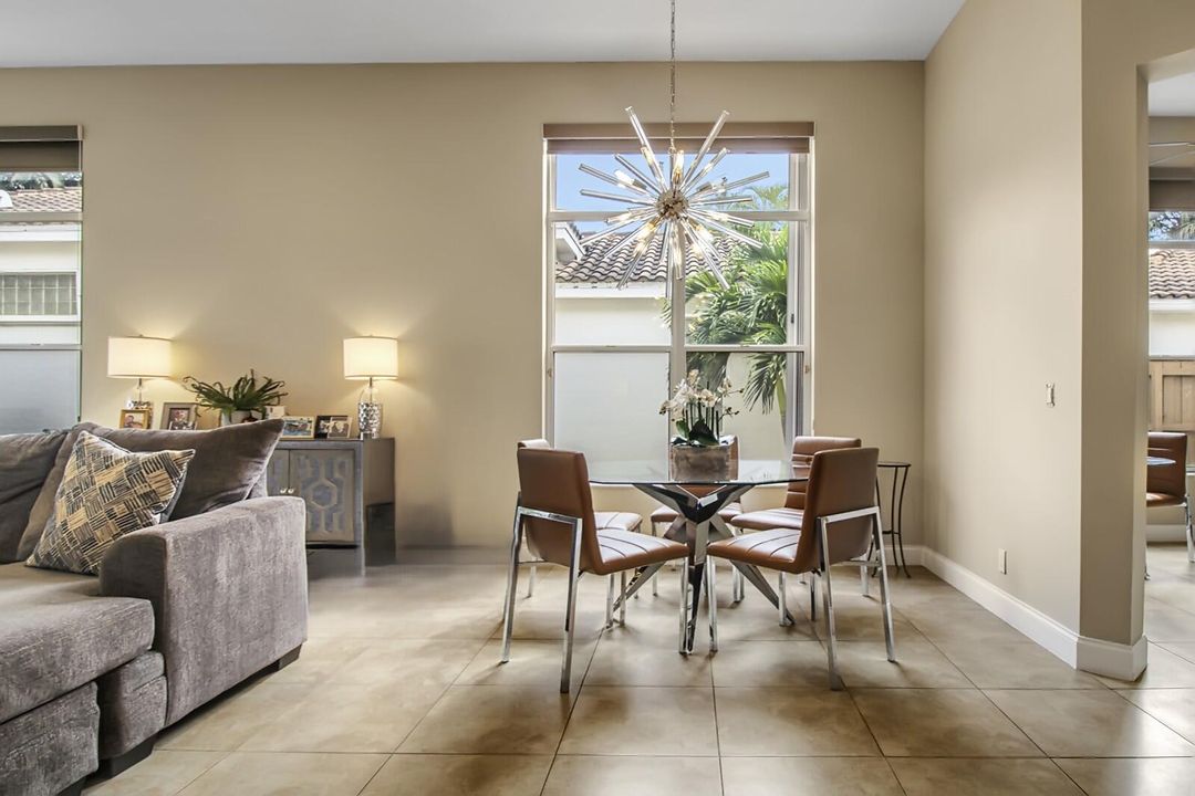 Под контрактом: $399,900 (3 спален, 2 ванн, 1950 Квадратных фут)