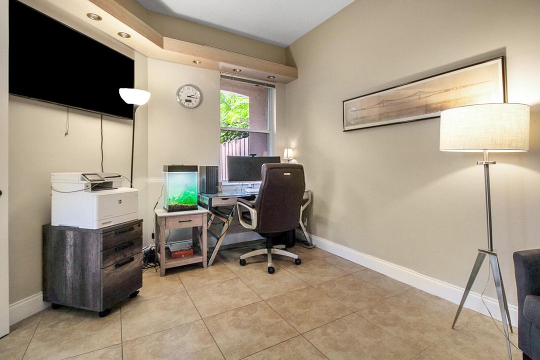 Под контрактом: $399,900 (3 спален, 2 ванн, 1950 Квадратных фут)