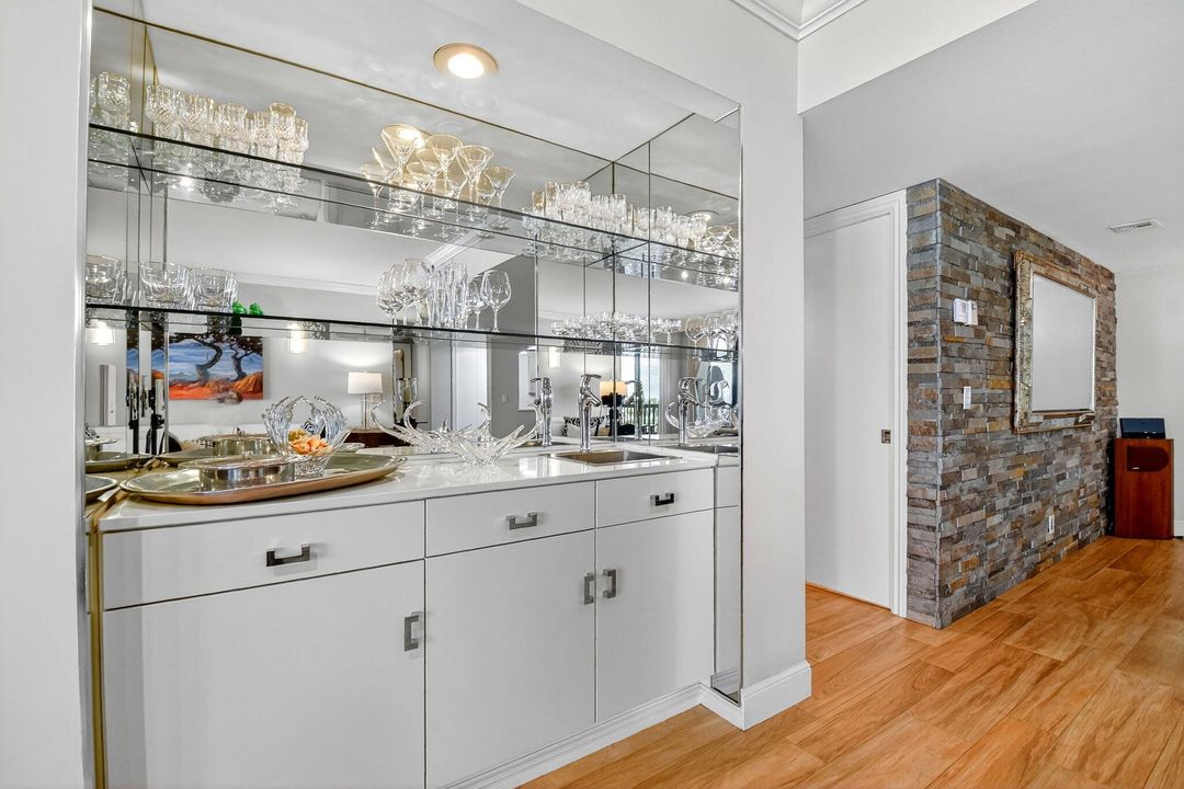 For Sale: $1,395,000 (2 beds, 2 baths, 1714 Square Feet)