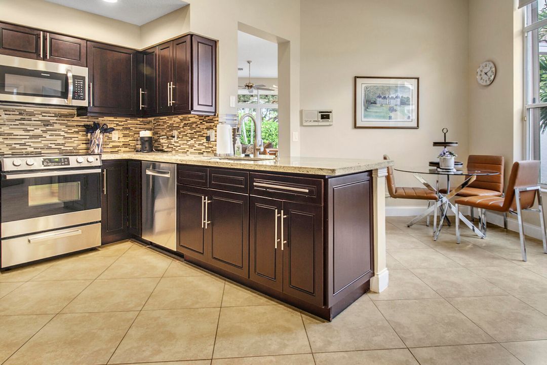 Под контрактом: $399,900 (3 спален, 2 ванн, 1950 Квадратных фут)