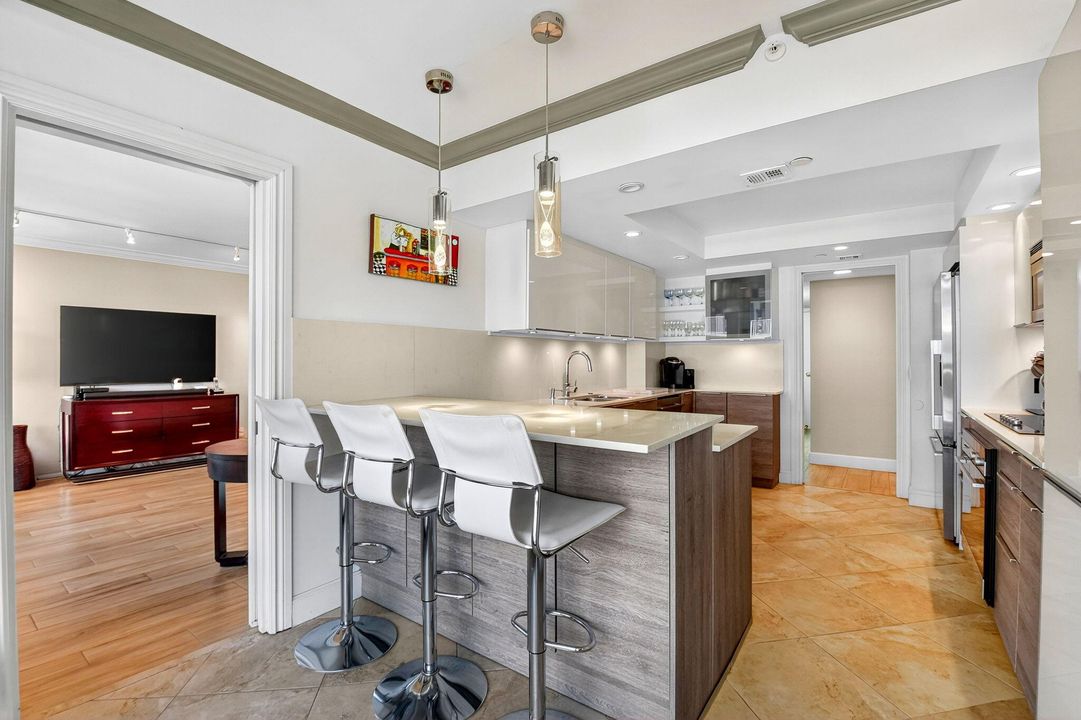 For Sale: $1,395,000 (2 beds, 2 baths, 1714 Square Feet)