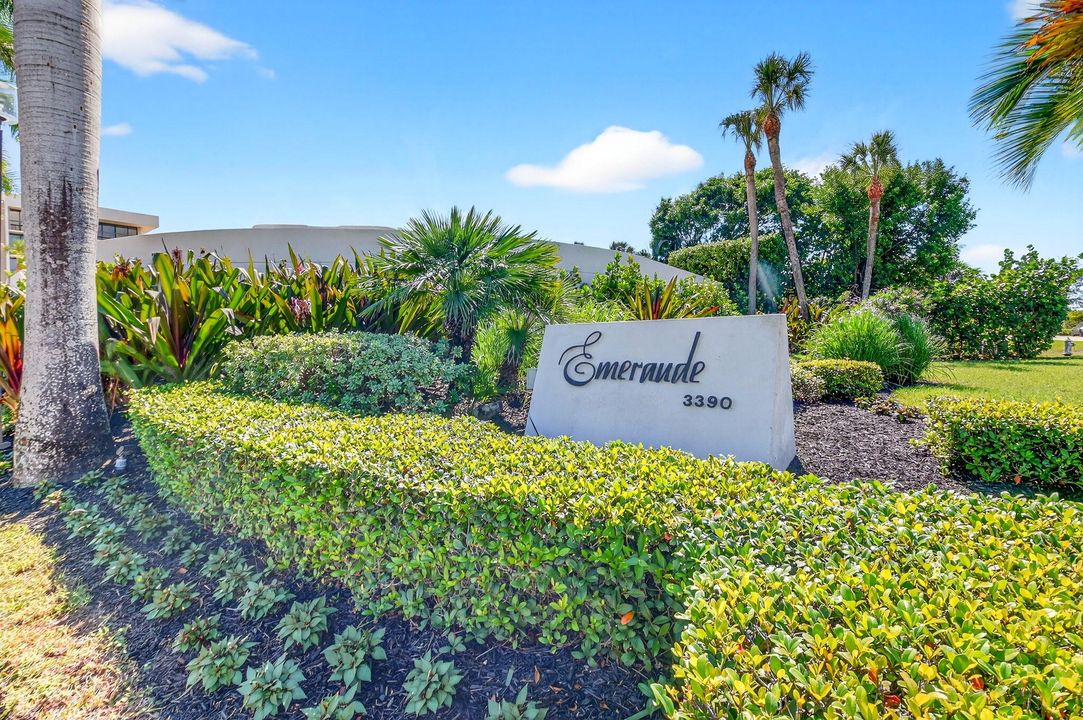 For Sale: $1,395,000 (2 beds, 2 baths, 1714 Square Feet)