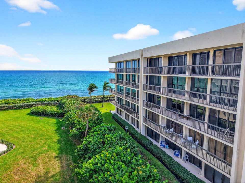 For Sale: $1,395,000 (2 beds, 2 baths, 1714 Square Feet)