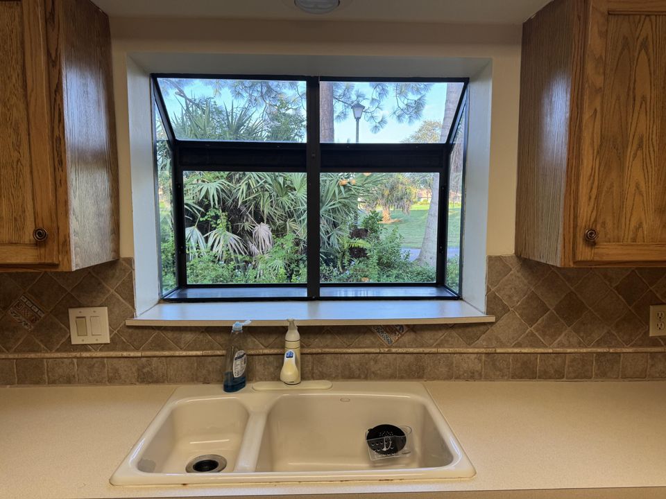 合同活跃: $2,600 (3 贝兹, 2 浴室, 1708 平方英尺)