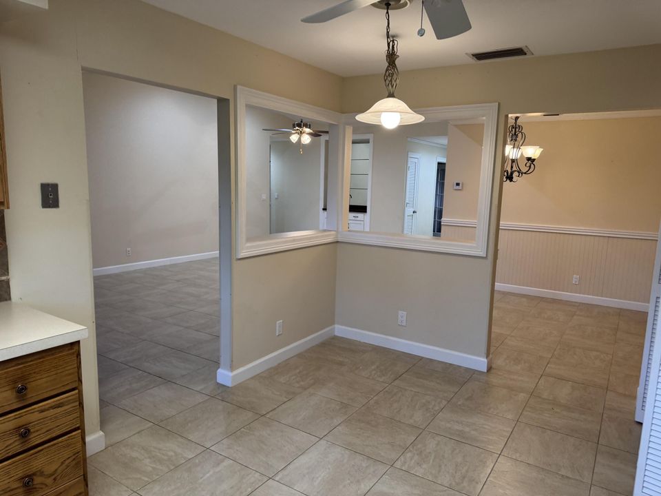 合同活跃: $2,600 (3 贝兹, 2 浴室, 1708 平方英尺)