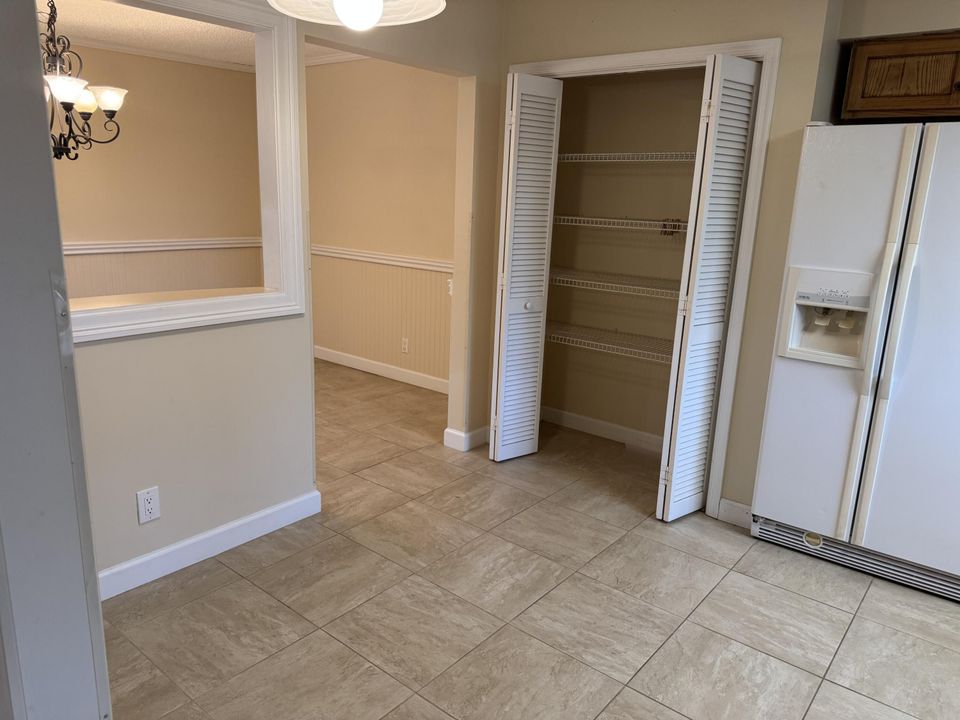 合同活跃: $2,600 (3 贝兹, 2 浴室, 1708 平方英尺)