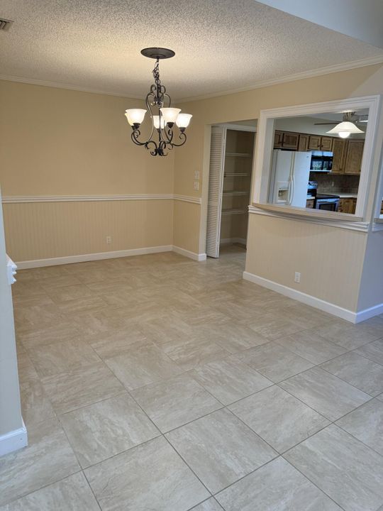 合同活跃: $2,600 (3 贝兹, 2 浴室, 1708 平方英尺)