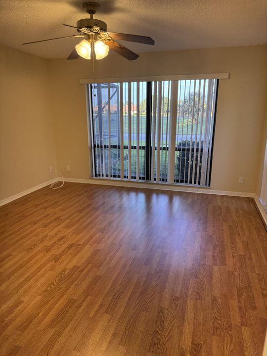 合同活跃: $2,600 (3 贝兹, 2 浴室, 1708 平方英尺)