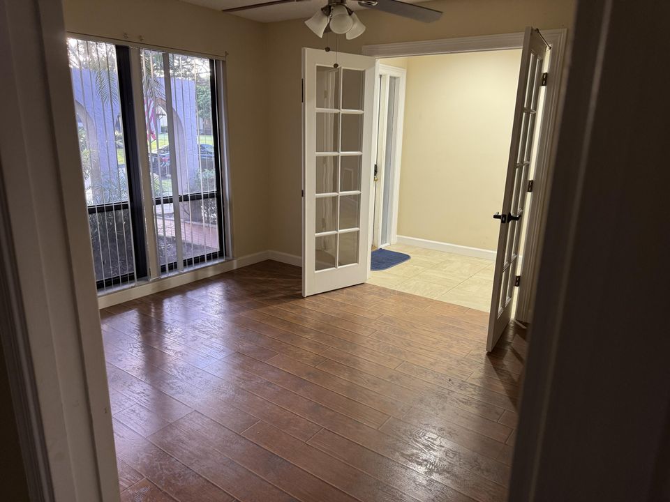 合同活跃: $2,600 (3 贝兹, 2 浴室, 1708 平方英尺)