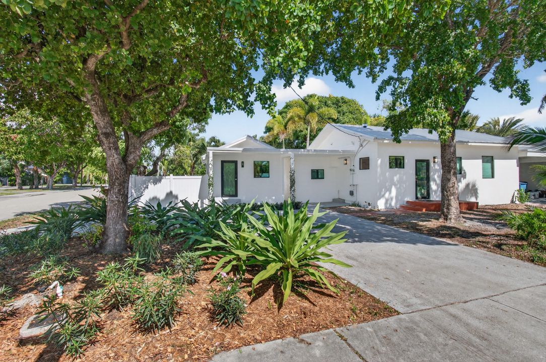 For Rent: $2,450 (0 beds, 1 baths, 255 Square Feet)