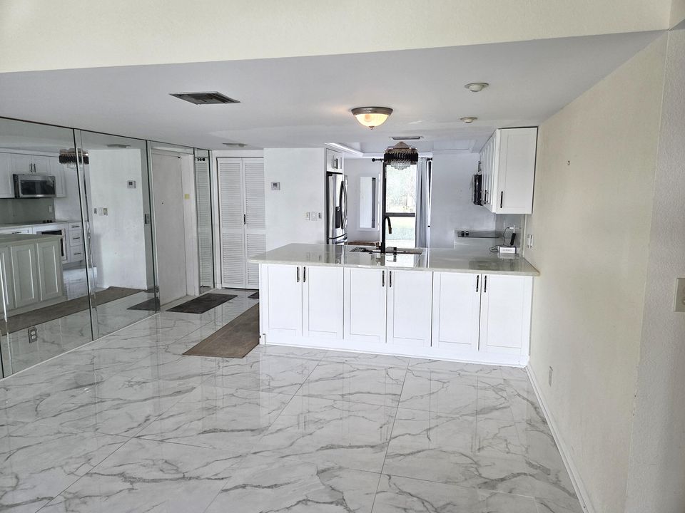 For Sale: $350,000 (2 beds, 2 baths, 1470 Square Feet)