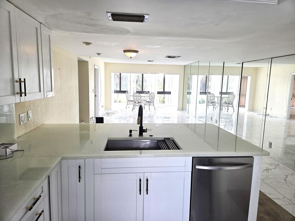 For Sale: $350,000 (2 beds, 2 baths, 1470 Square Feet)