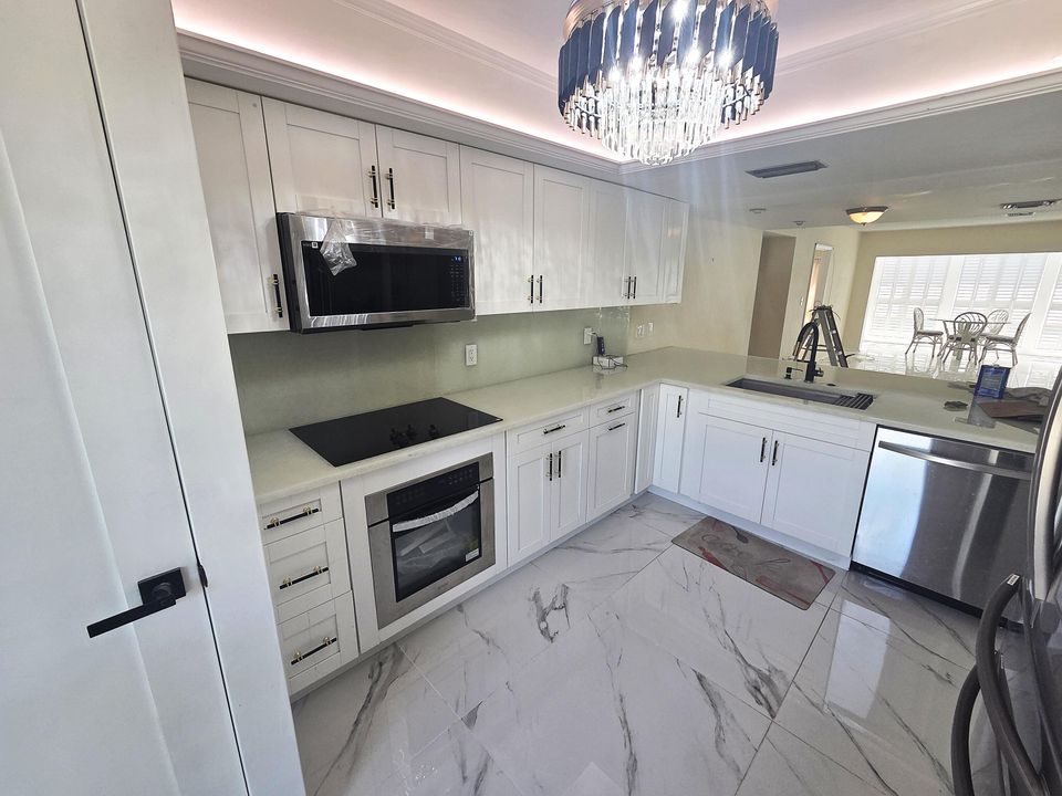 For Sale: $350,000 (2 beds, 2 baths, 1470 Square Feet)