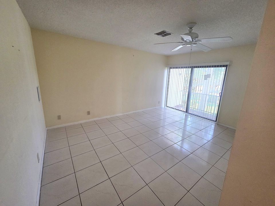 For Sale: $350,000 (2 beds, 2 baths, 1470 Square Feet)