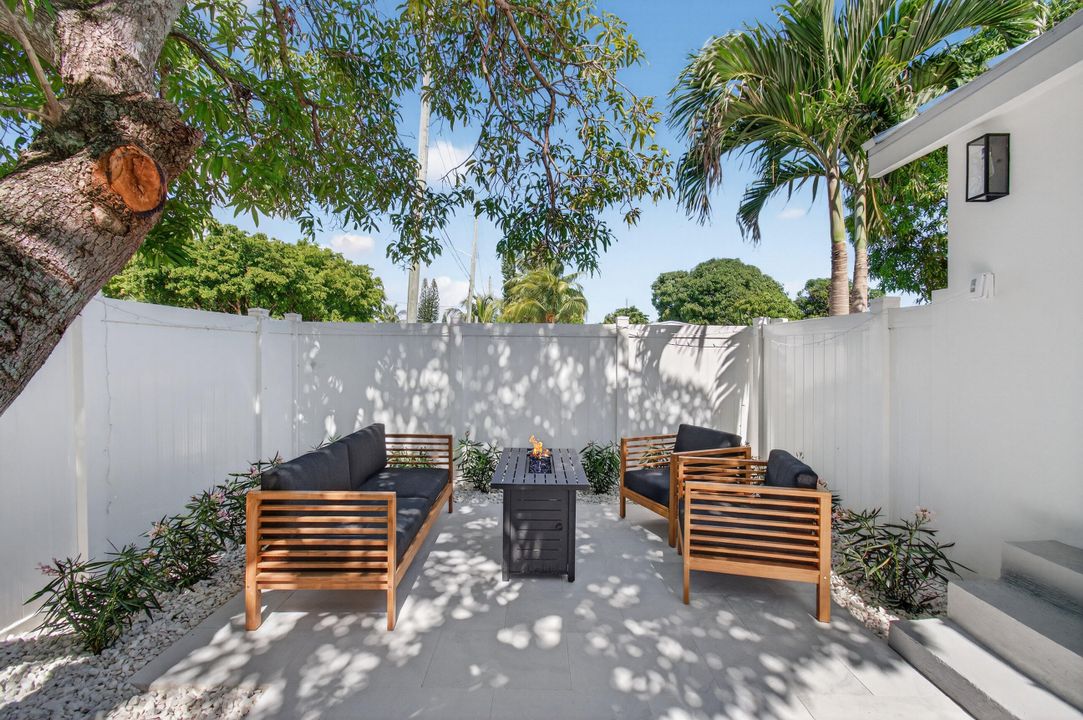 For Rent: $2,450 (0 beds, 1 baths, 255 Square Feet)