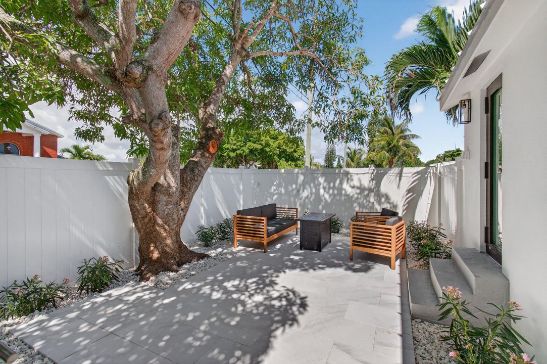 For Rent: $2,450 (0 beds, 1 baths, 255 Square Feet)