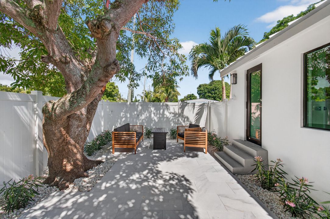 For Rent: $2,450 (0 beds, 1 baths, 255 Square Feet)