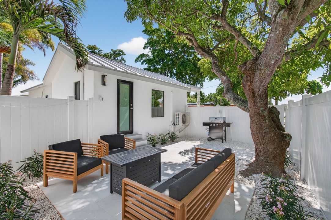 For Rent: $2,450 (0 beds, 1 baths, 255 Square Feet)