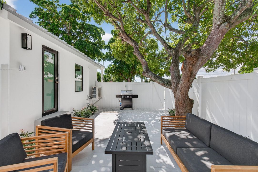 For Rent: $2,450 (0 beds, 1 baths, 255 Square Feet)