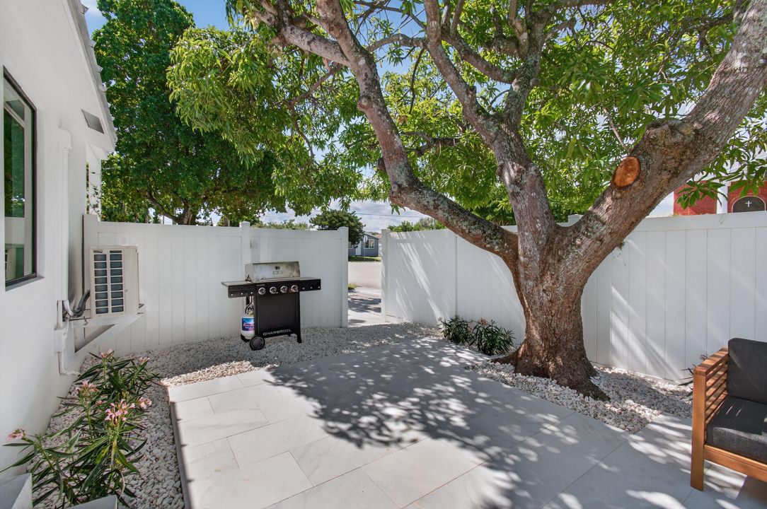 For Rent: $2,450 (0 beds, 1 baths, 255 Square Feet)