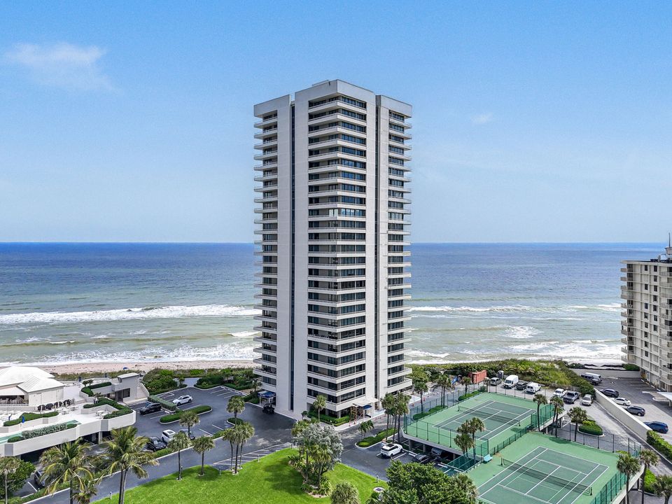 For Sale: $1,423,000 (2 beds, 2 baths, 1435 Square Feet)