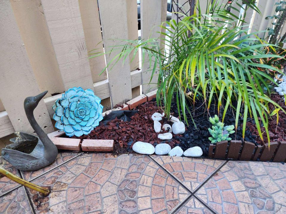 For Rent: $2,200 (2 beds, 2 baths, 770 Square Feet)