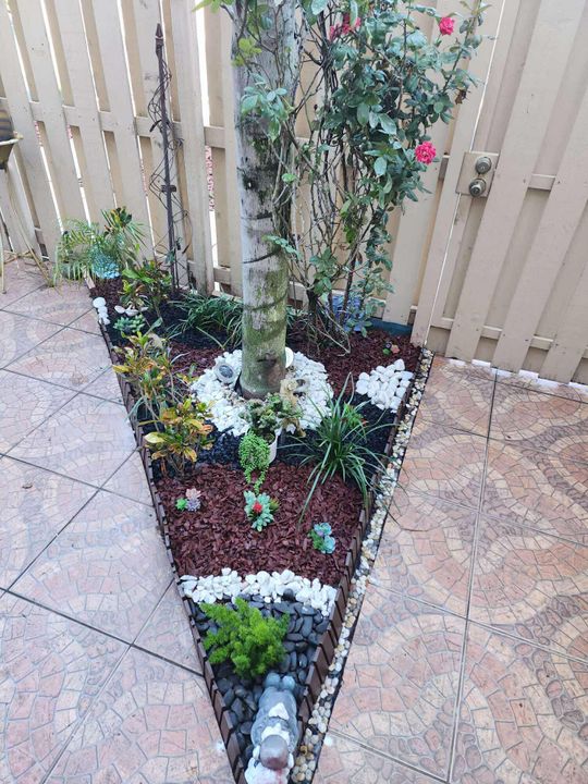 For Rent: $2,200 (2 beds, 2 baths, 770 Square Feet)