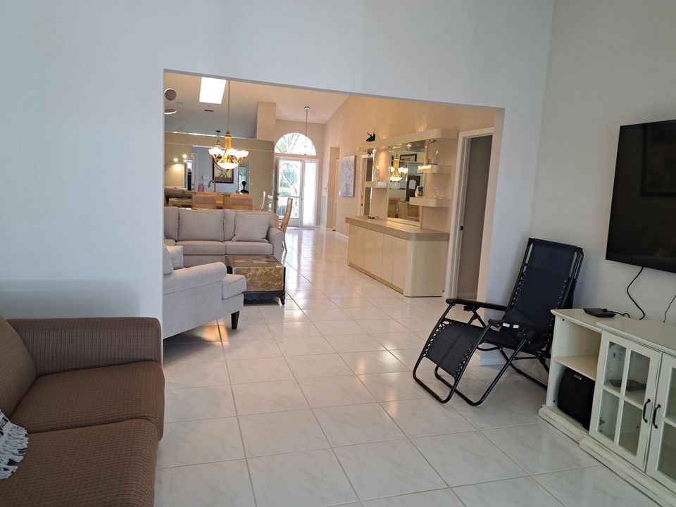 For Sale: $324,900 (3 beds, 2 baths, 1722 Square Feet)