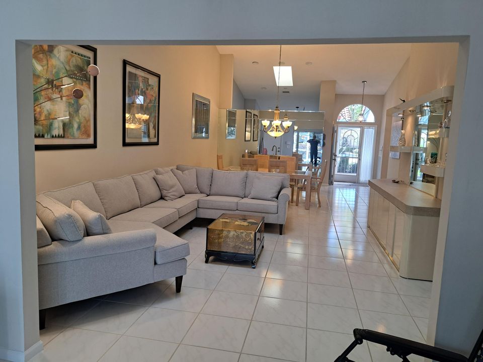 For Sale: $324,900 (3 beds, 2 baths, 1722 Square Feet)