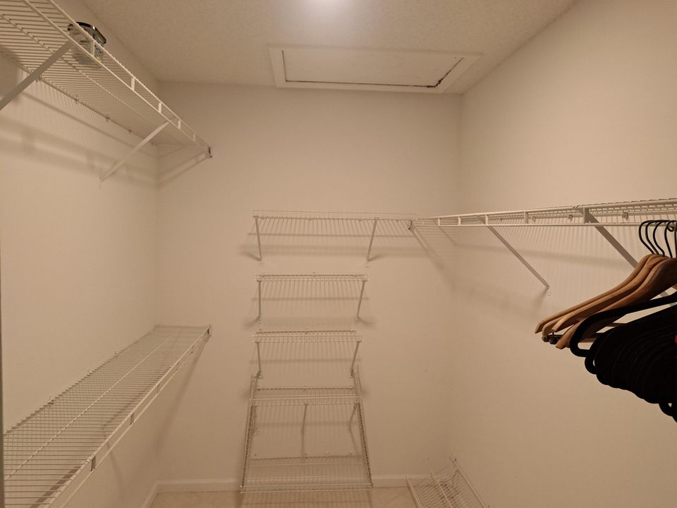 For Sale: $324,900 (3 beds, 2 baths, 1722 Square Feet)