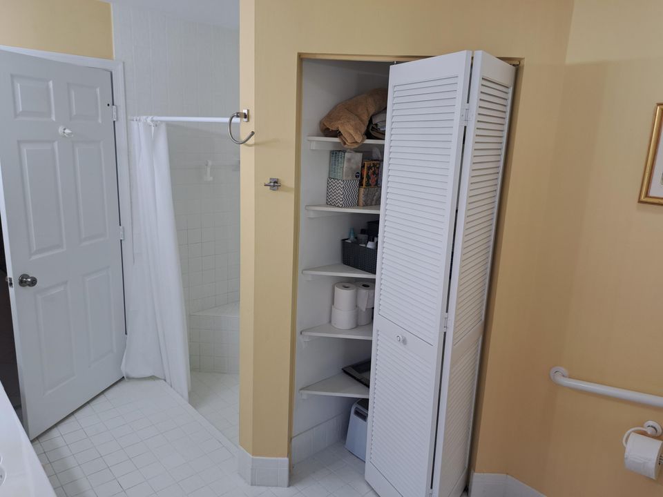 For Sale: $324,900 (3 beds, 2 baths, 1722 Square Feet)