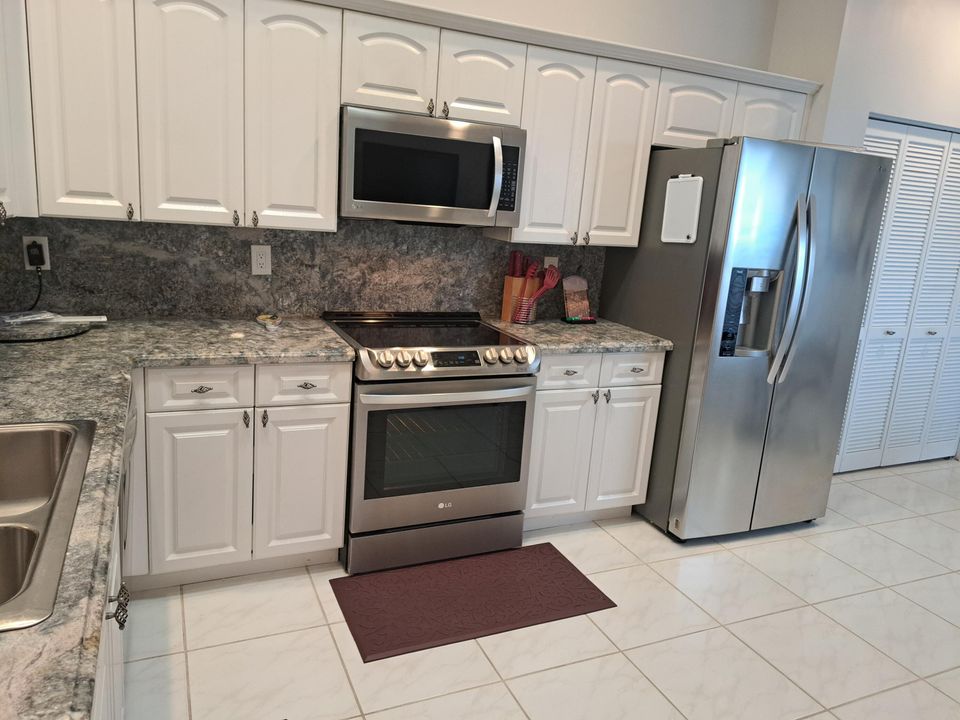 For Sale: $324,900 (3 beds, 2 baths, 1722 Square Feet)
