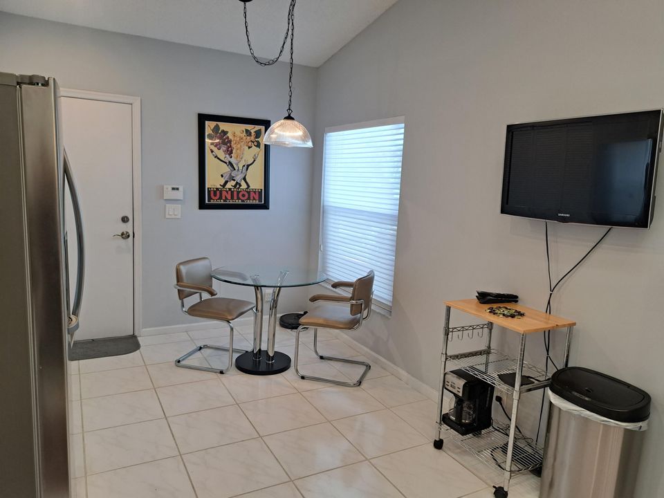 For Sale: $324,900 (3 beds, 2 baths, 1722 Square Feet)