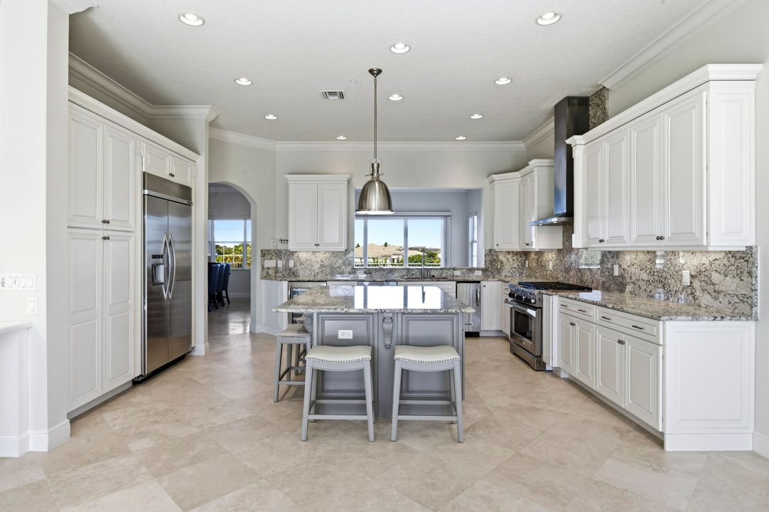 На продажу: $3,349,000 (3 спален, 2 ванн, 2493 Квадратных фут)