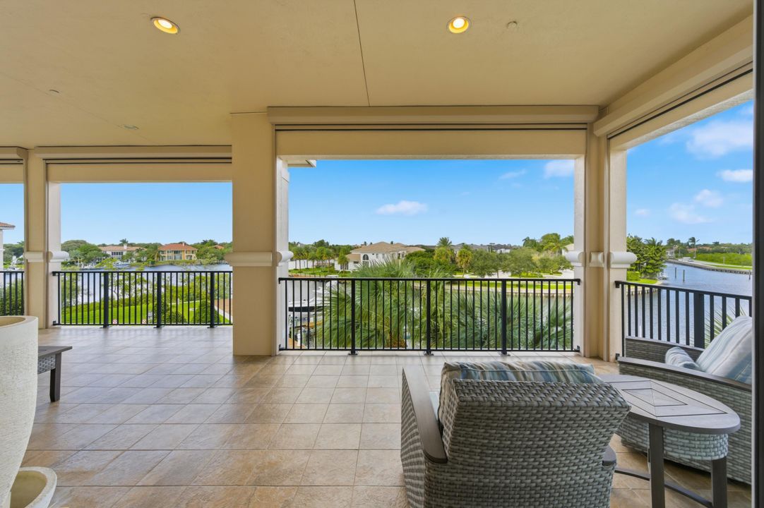 На продажу: $3,349,000 (3 спален, 2 ванн, 2493 Квадратных фут)