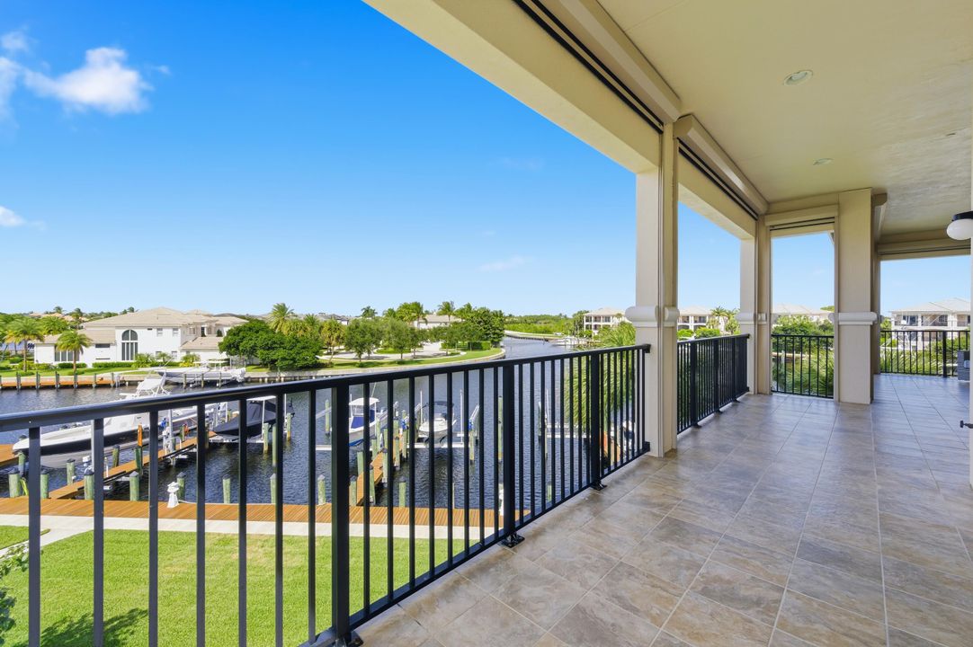 На продажу: $3,349,000 (3 спален, 2 ванн, 2493 Квадратных фут)