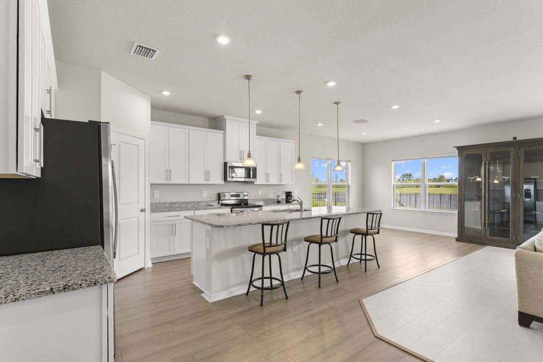 出租: $4,500 (5 贝兹, 4 浴室, 3021 平方英尺)