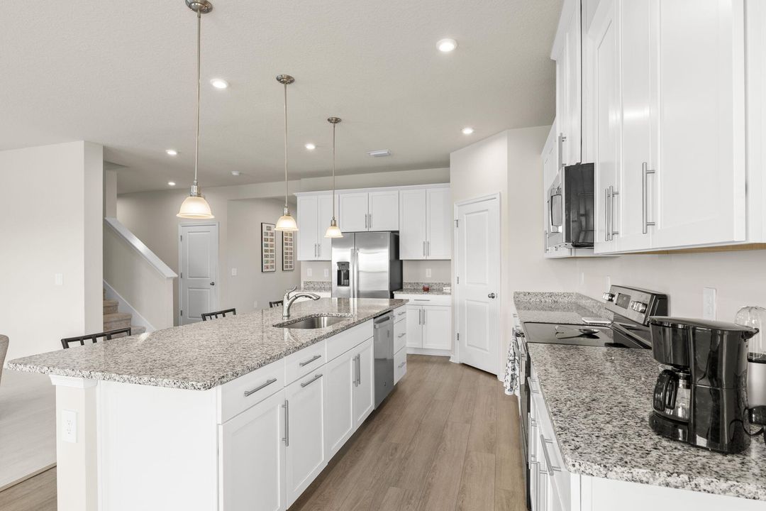 出租: $4,500 (5 贝兹, 4 浴室, 3021 平方英尺)