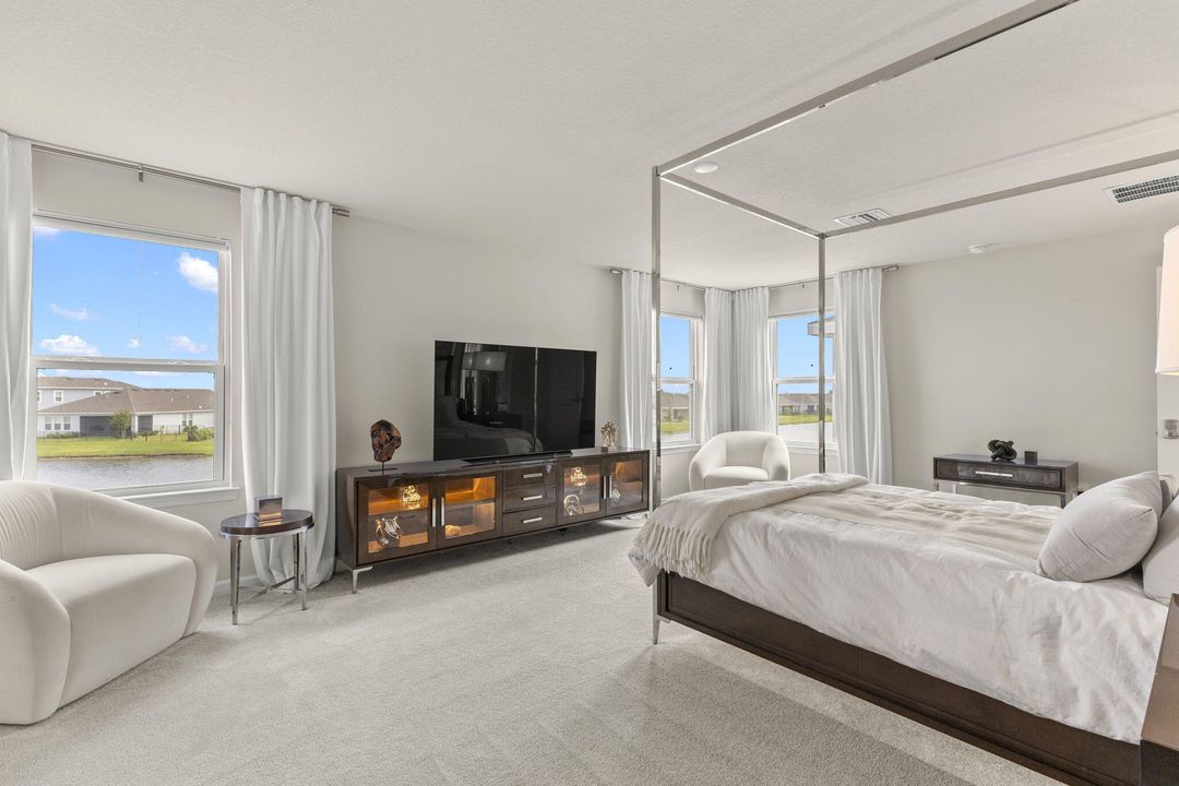 出租: $4,500 (5 贝兹, 4 浴室, 3021 平方英尺)